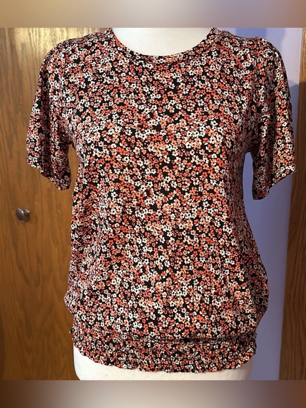 Michael Kors Floral Short-Sleeve Blouse in Coral and Black size SM EUC